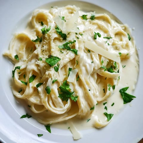 Creamy, homemade cottage cheese Alfredo sauce, ready to pour over pasta, rich with garlicky butter.