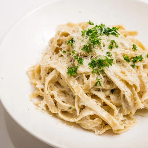 Skinny Alfredo Garlic Parmesan